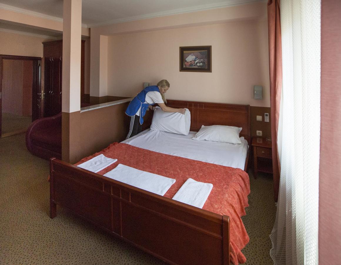 Hotel Atlas โนวีปาซาร์ ภายนอก รูปภาพ