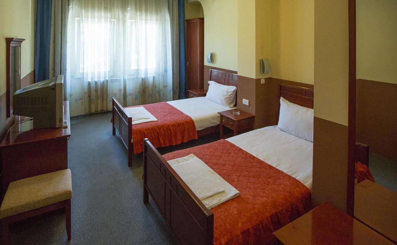 Hotel Atlas โนวีปาซาร์ ภายนอก รูปภาพ