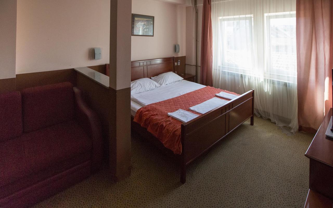 Hotel Atlas โนวีปาซาร์ ภายนอก รูปภาพ